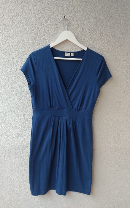 Sukienka z dekoltem firma Esprit