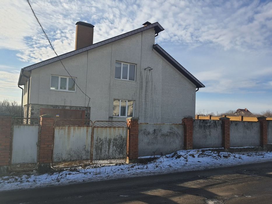 2 поверховий цегляний будинок Рибці