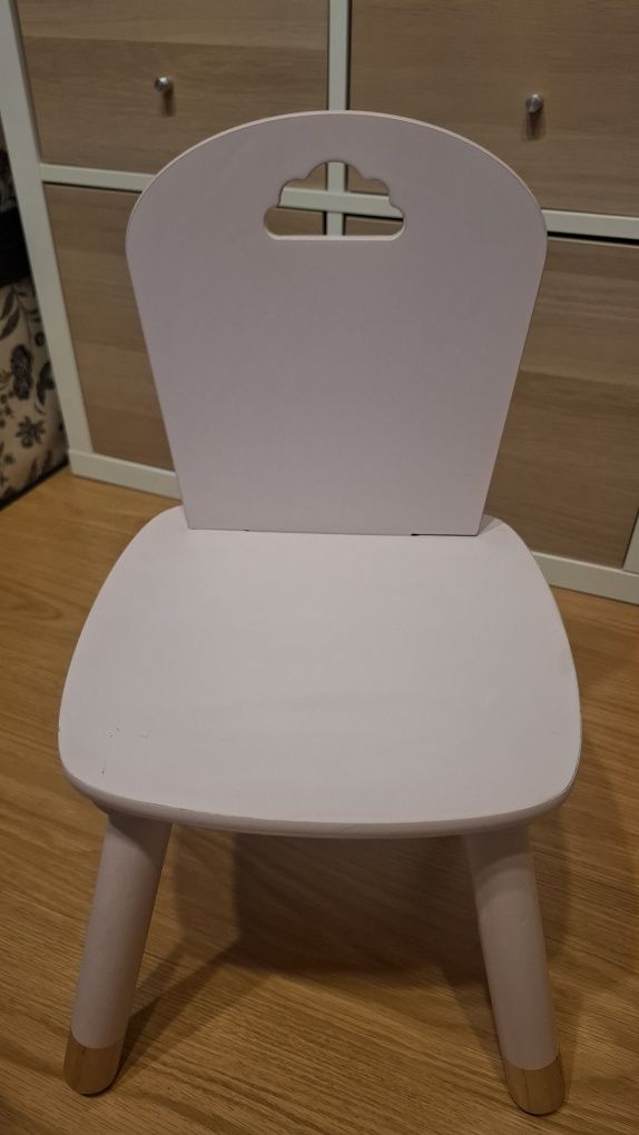 Mesa de criança e cadeiras
