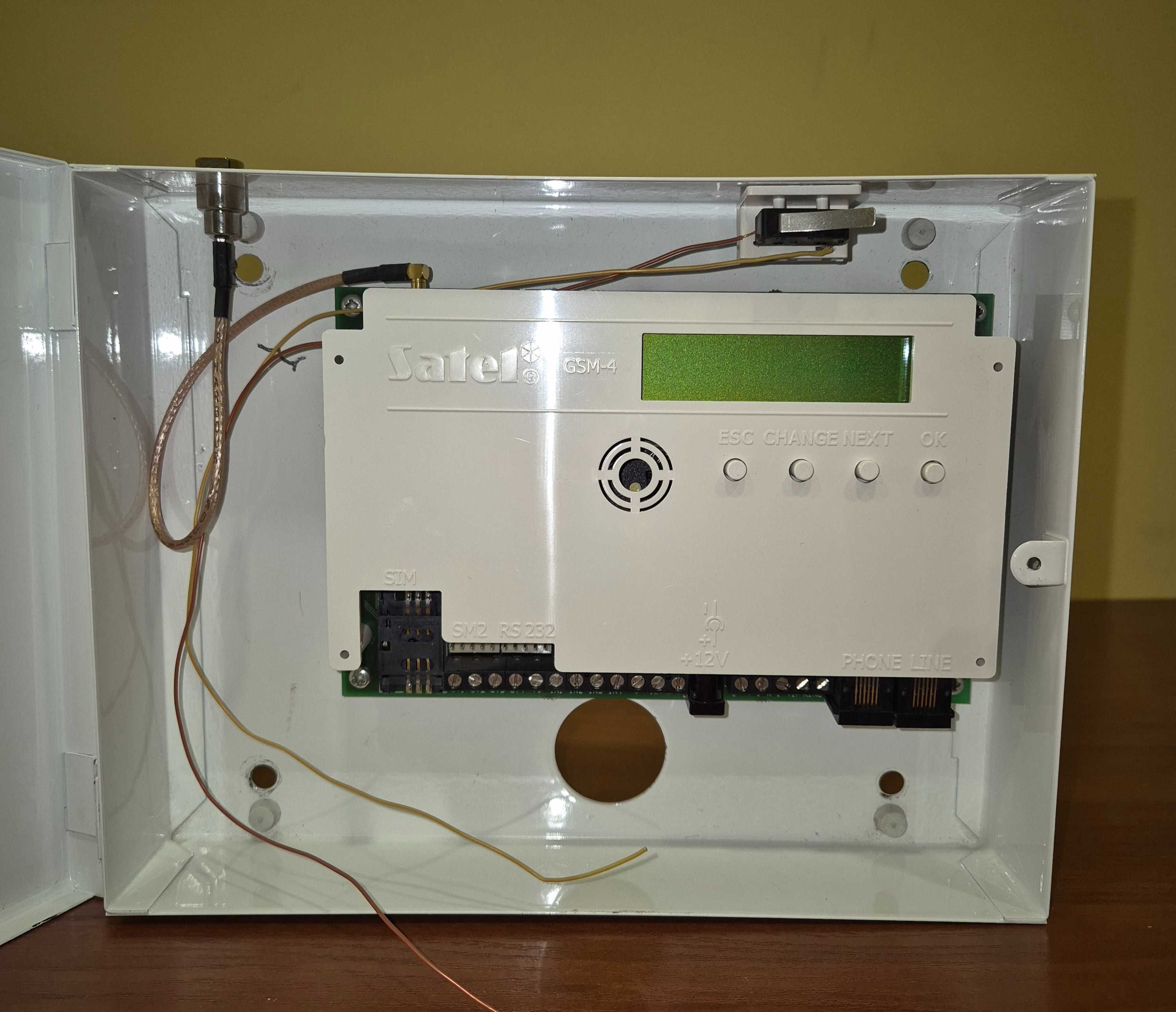 Moduł komunikacyjny GSM-4 Satel w obudowie metalowej