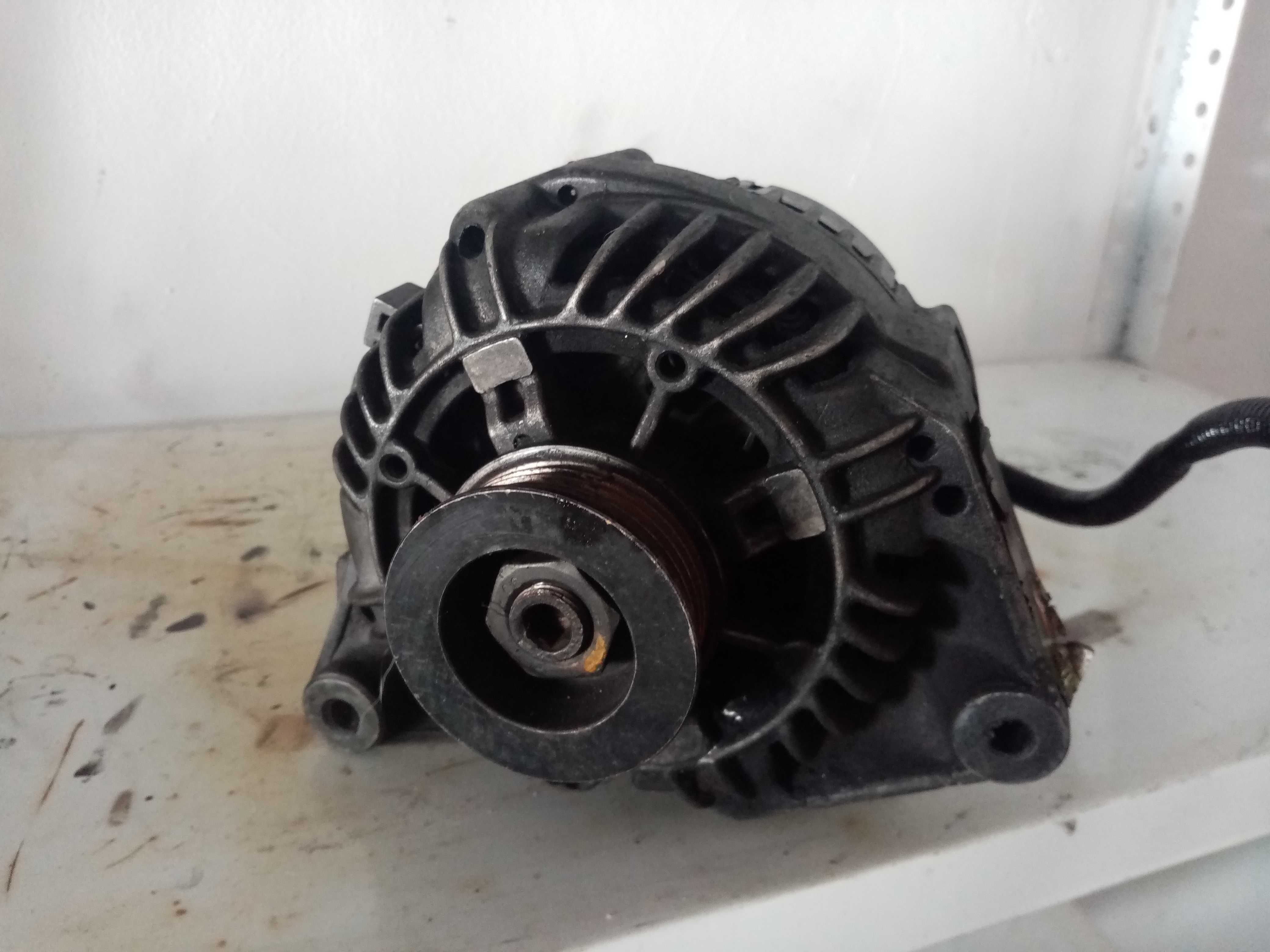 Alternador bmw 318tds original e suporte de bomba de direcao