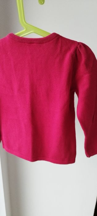 Świąteczny czerwony sweterek kokardki dzianina 104/110