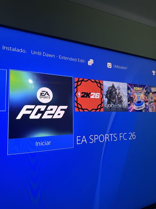 Playstation 4 de 1tb + 2 Comandos + Jogos