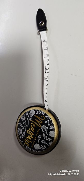 Mała miarą 1,5m automatyczna w skurzananej oprawie.