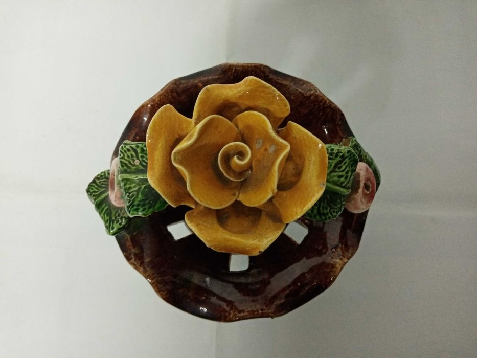 Cesta em faiança das Caldas da Rainha