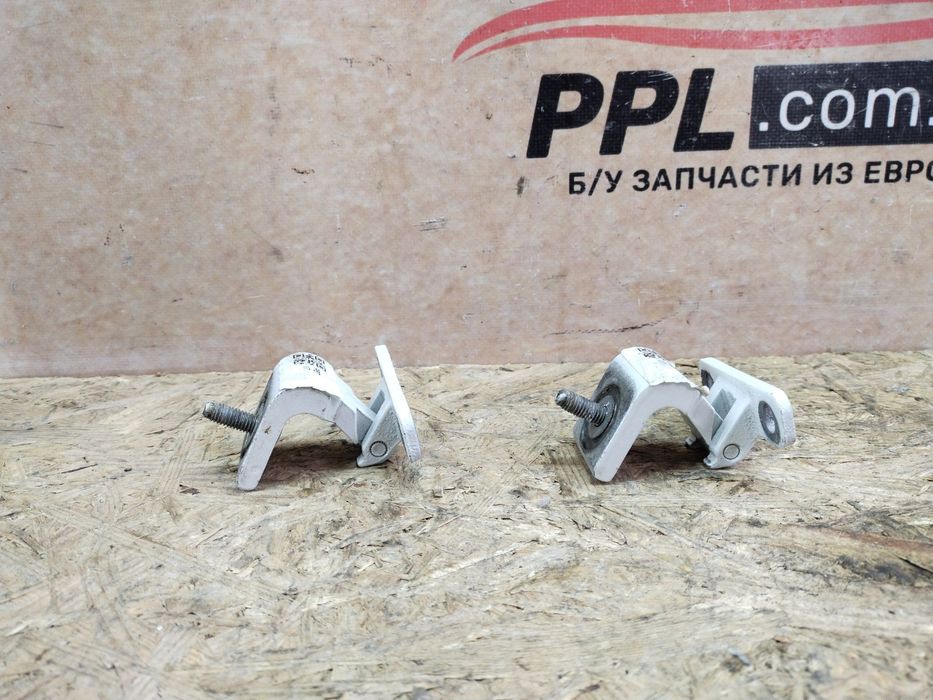 Audi Q3 8U 11-18 Macan петля крышки багажника 8U0827299A / 8U0827300A