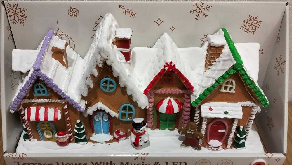 Dekoracyjny Domek LED figurka świąteczna piernikowy światło dźwięk