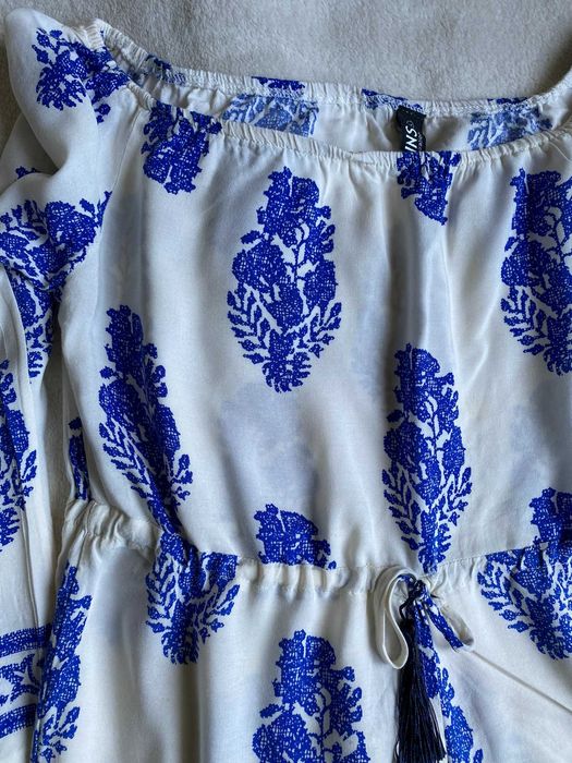 Biały krótki kombinezon z nadrukiem - rozm. L