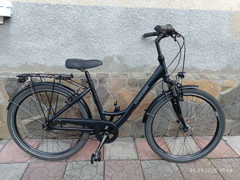 Чоловічий велосипед і жіночі