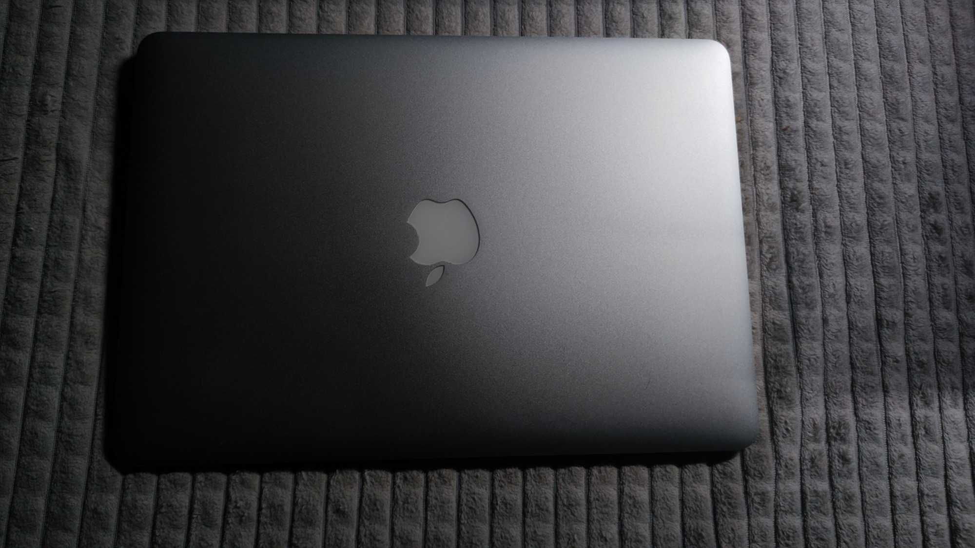 MacBook Air 13 2015 8/256