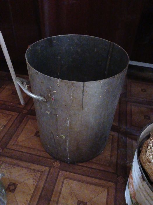 Продам два бака .