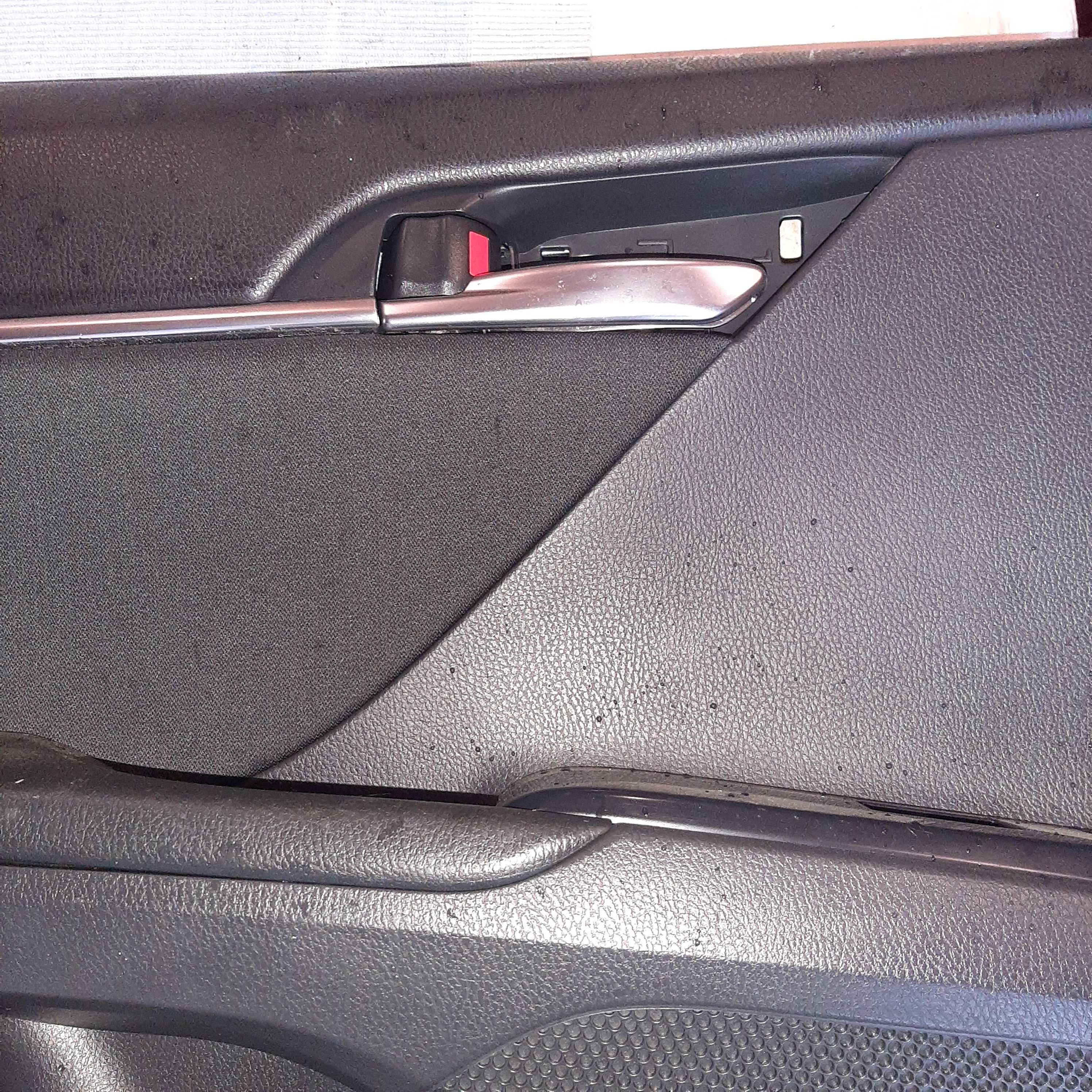 Обшивка двери Toyota Camry v70