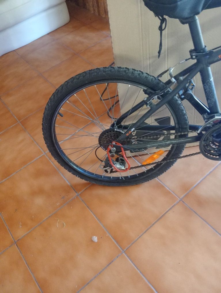 Vendo bicicleta semi nova