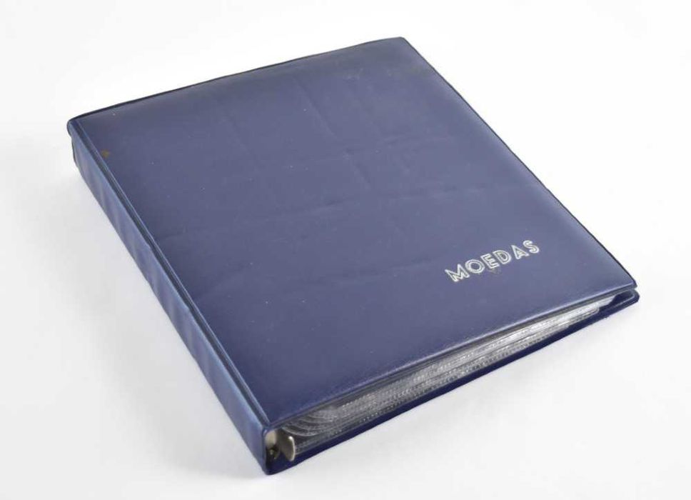 Álbum com 96 moedas