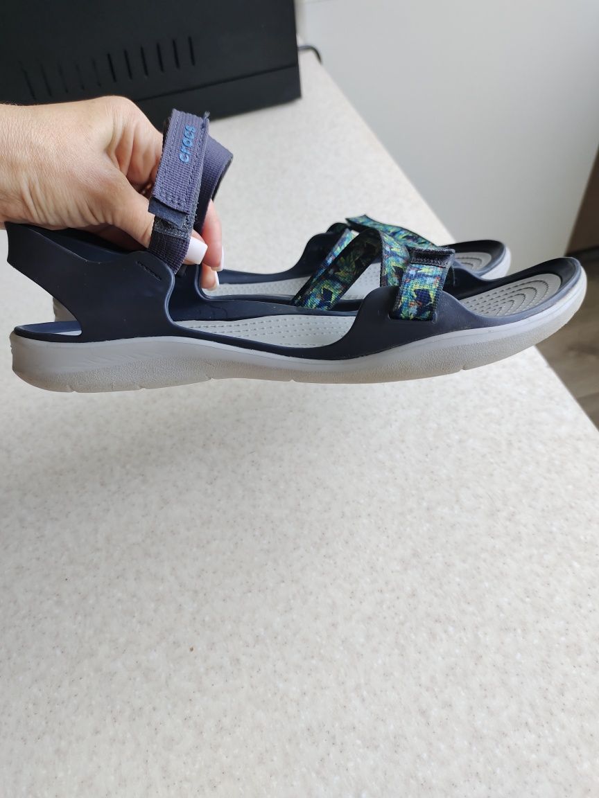 Босоніжки crocs w-11
