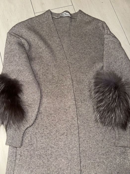 Кардиган сірого кольору з натуральним хутром