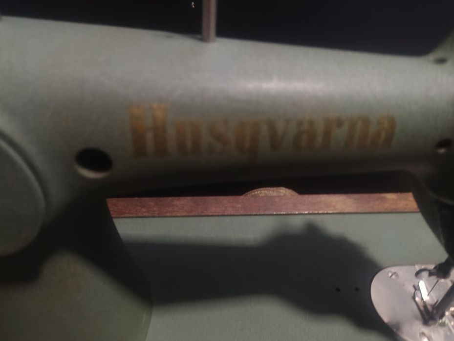 Stra maszyna do szycia( napędzana korbką)