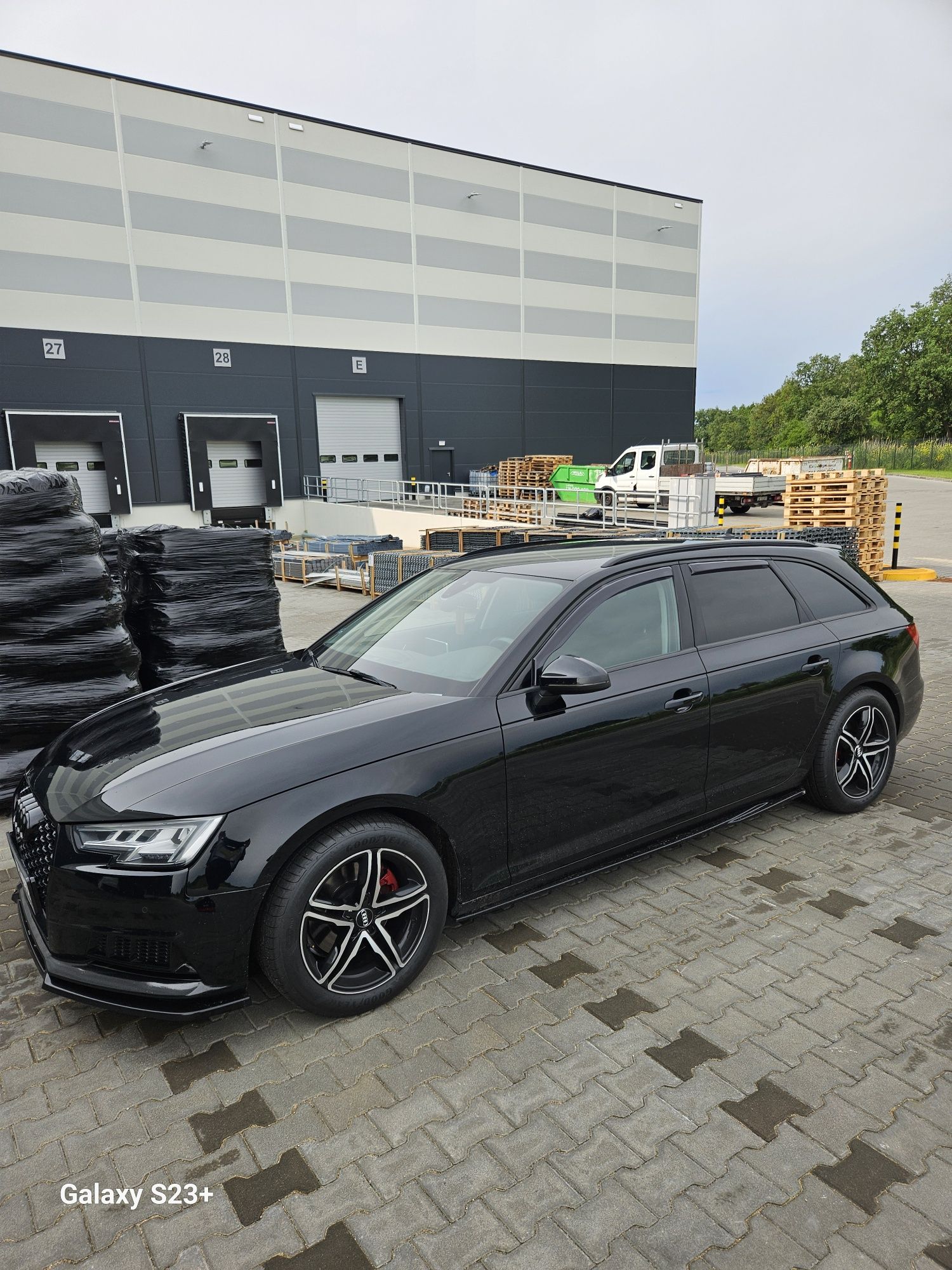 Audi a4 b9 2016 avant. Matrix