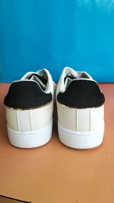 Ténis sociais como novos