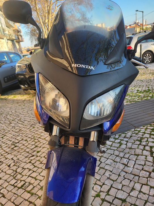 Uma fantástica Honda CBF600SA com ABS procura novo dono