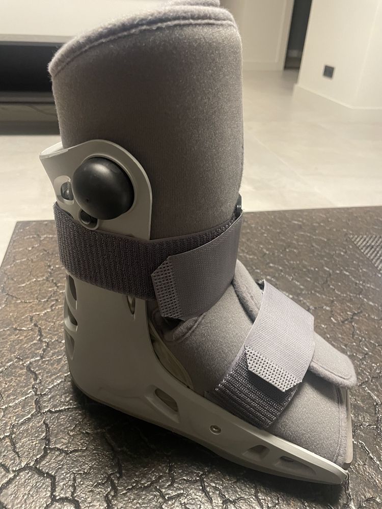 But pneumatyczny Aircast AirSelect, orteza stopowo – goleniowa