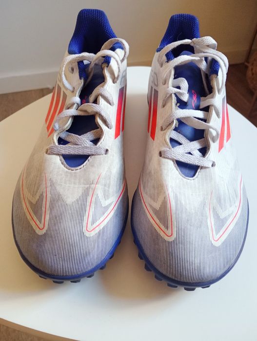 Chuteiras adidas  turf em ótimo estado