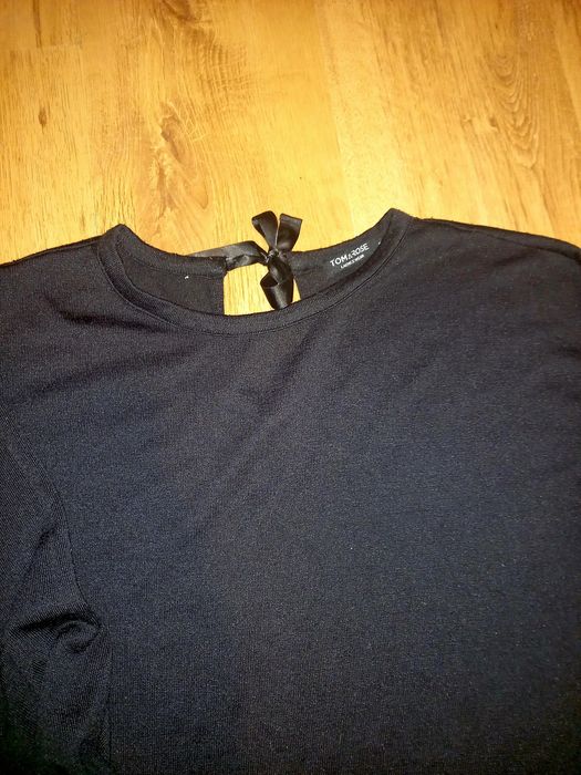 Sweterek czarny kokardka na karku 36 S