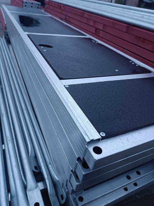 Wynajem rusztowania fasadowe plettac ramowe