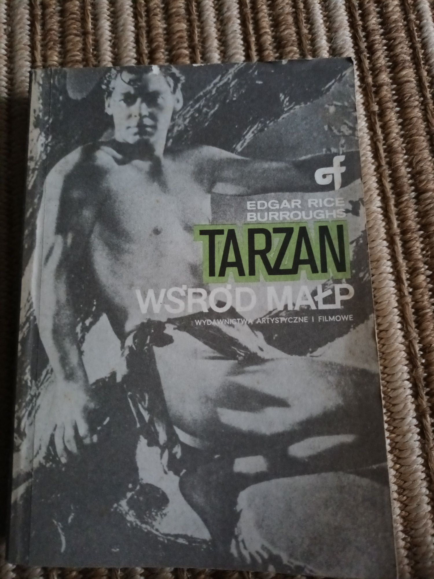 Książka,,Tarzan wśród małp"