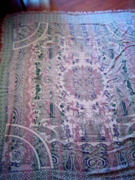colcha antiga em seda bordada á mao