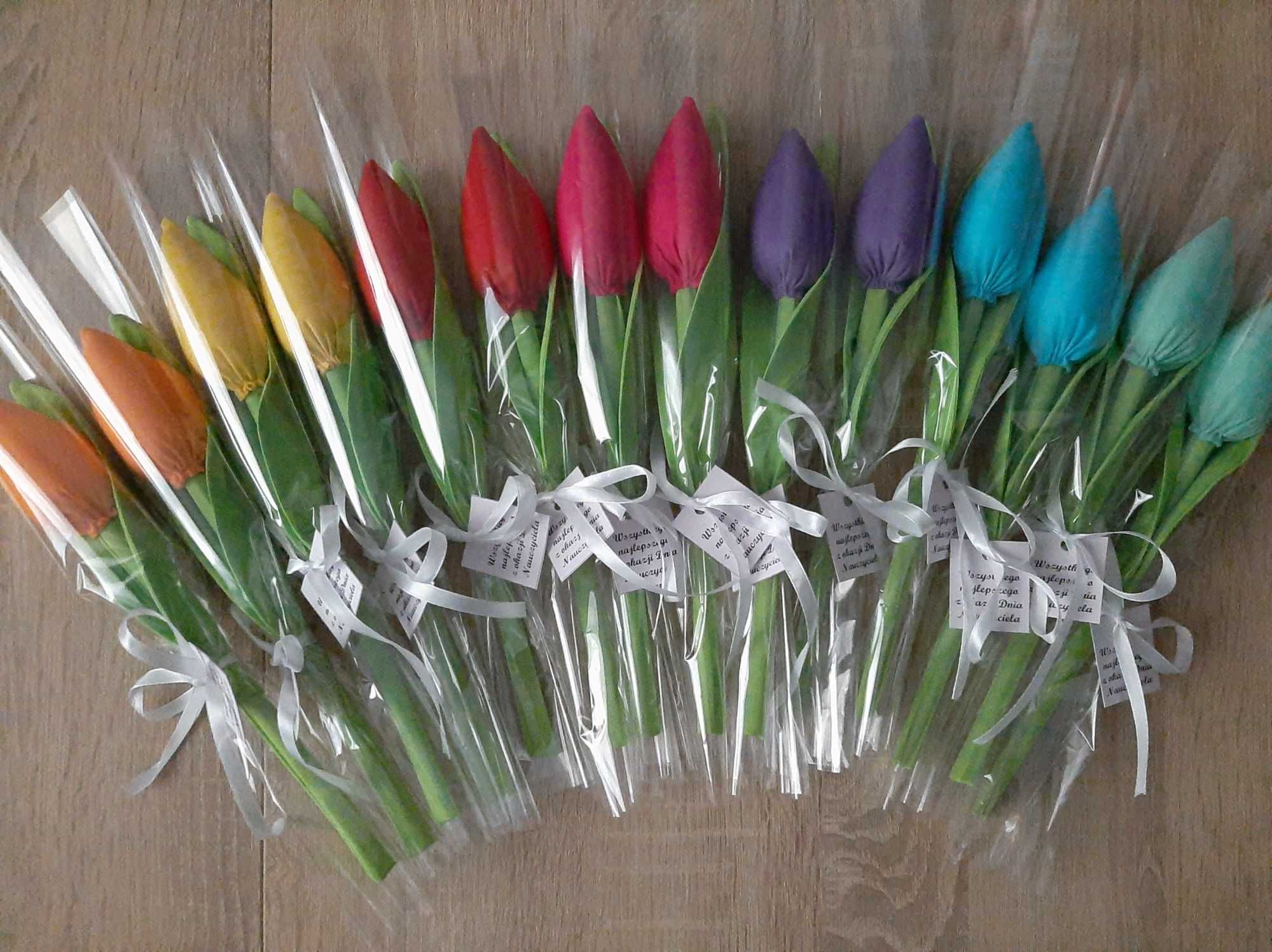 Dzień Matki tulipany ręcznie szyte 20 sztuk ,13 kol bilecik
