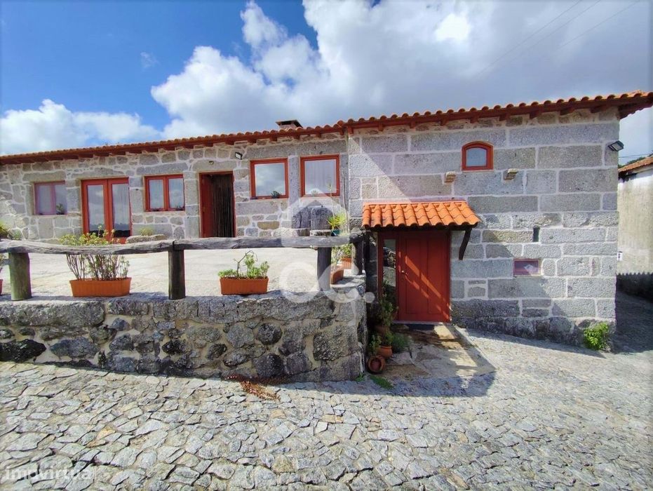 Moradia T3+1  em Ribeiros - Fafe