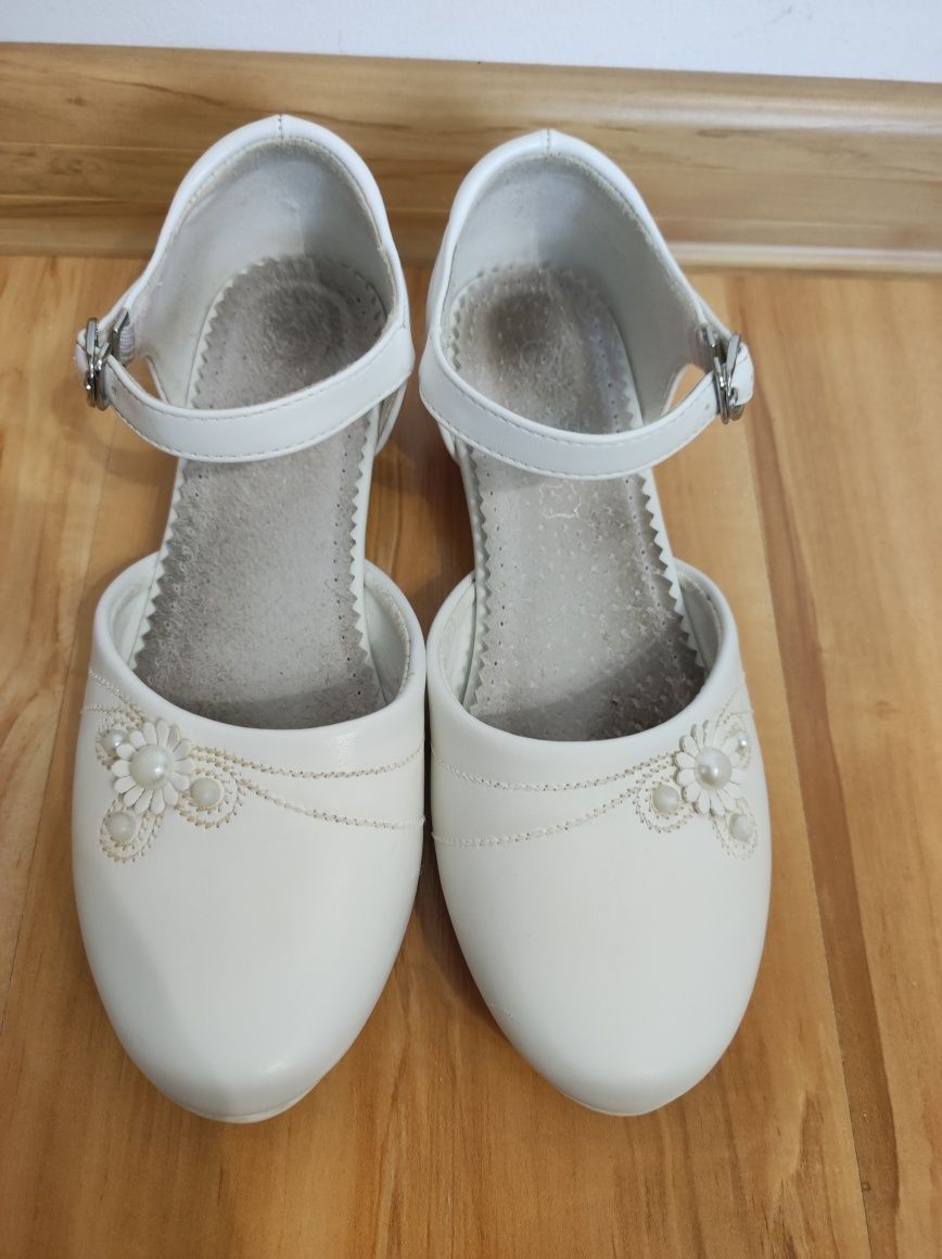 Buty komunijne na obcasie