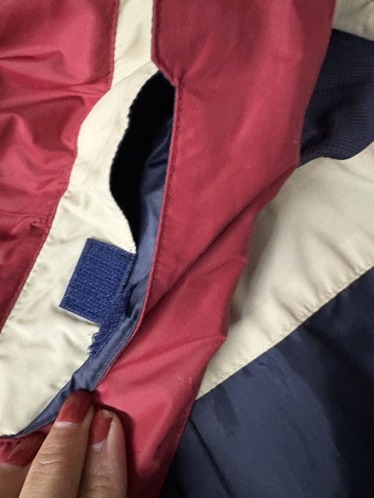 Parka com capuz ( corta-vento)