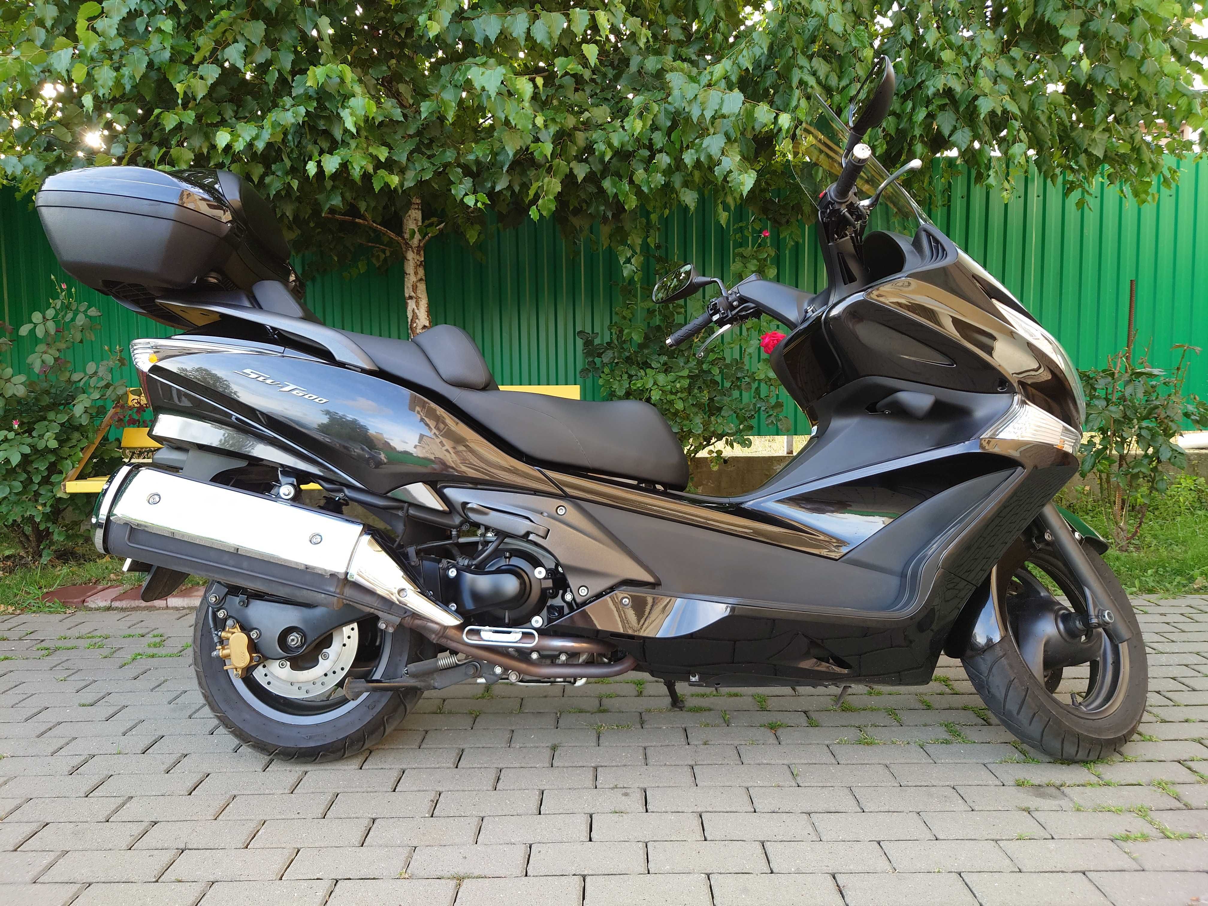 Honda silver wing (SWT-600)