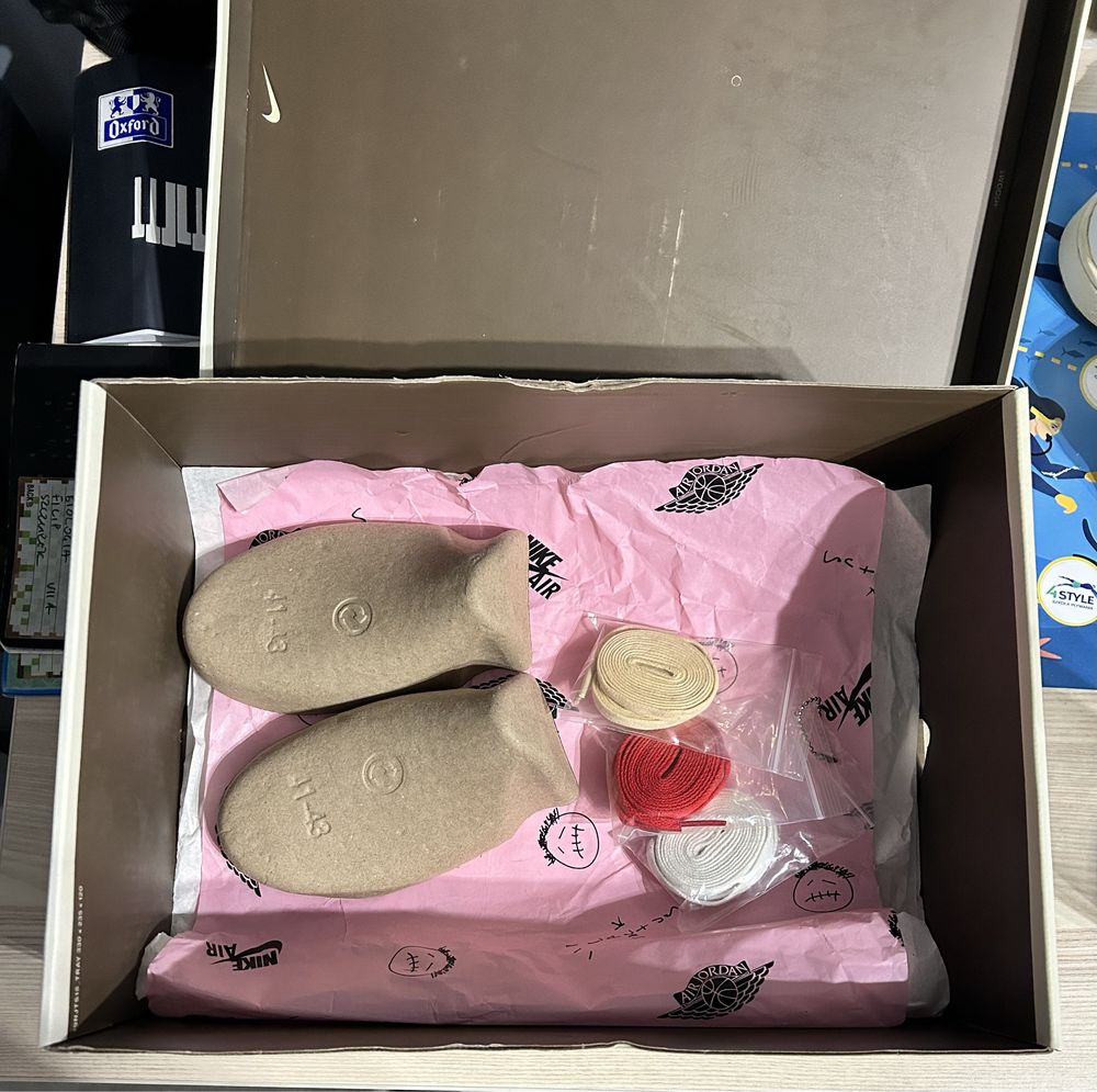 Jordan 1 low x travis scott reverse mokka