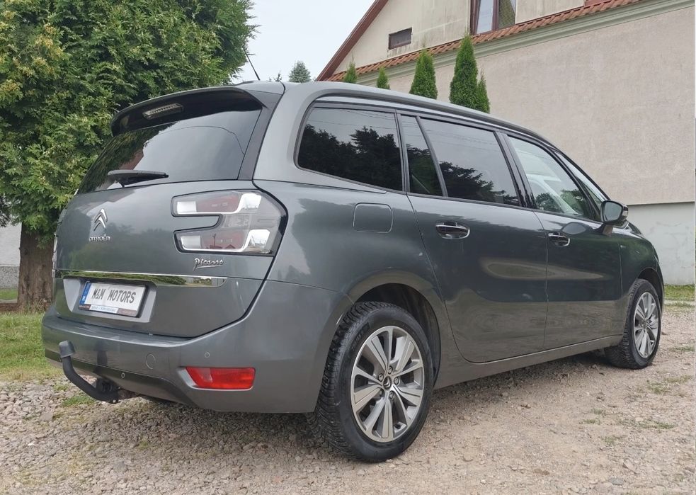 Wynajem auta 7 osobowego z hakiem 7 osób