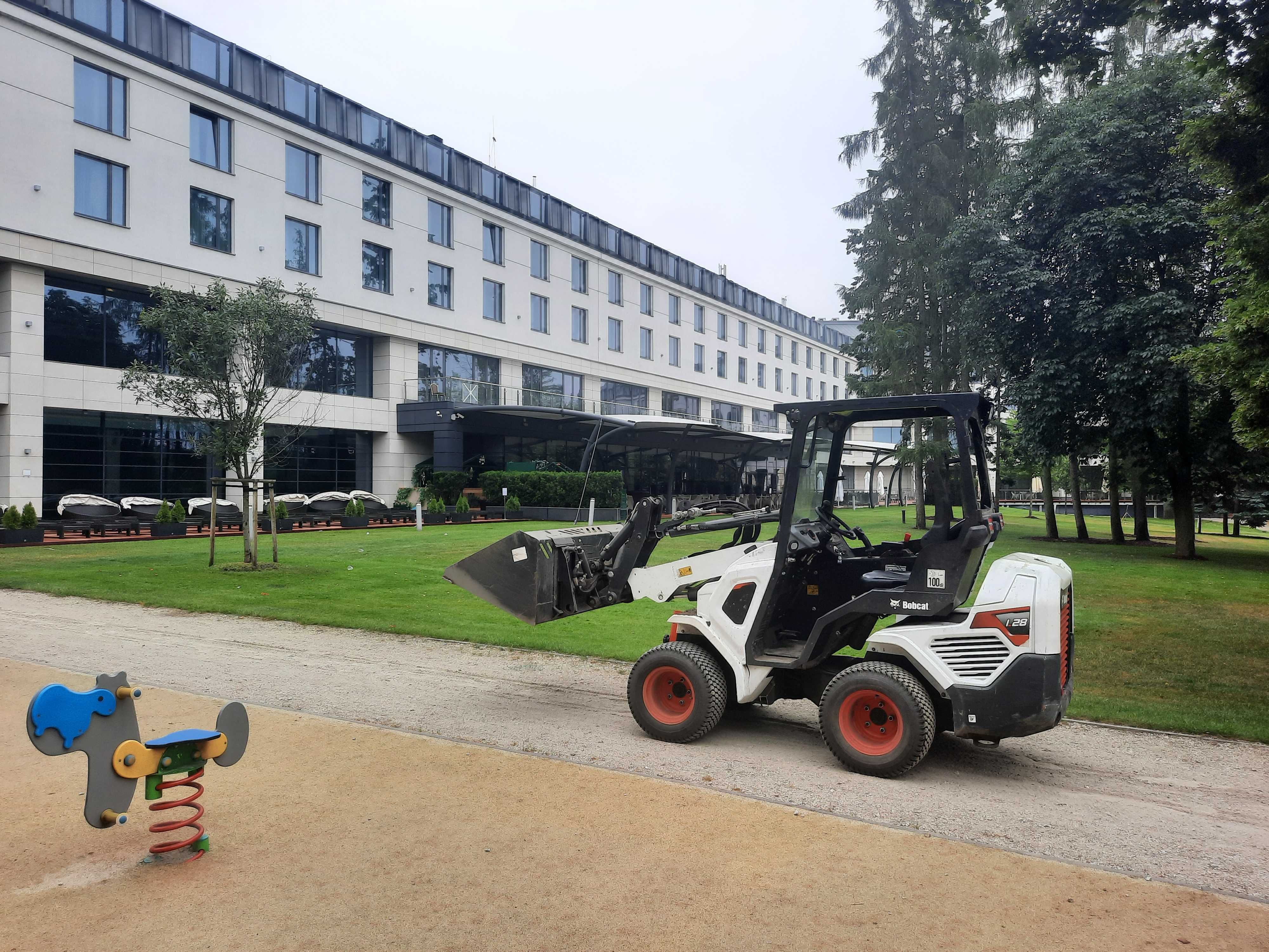 Mini ładowarka Bobcat Avant wozidło szer 120 waga 1,7T miniładowarka