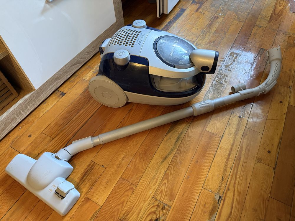 Пилосмок Electrolux accelerator 1800W