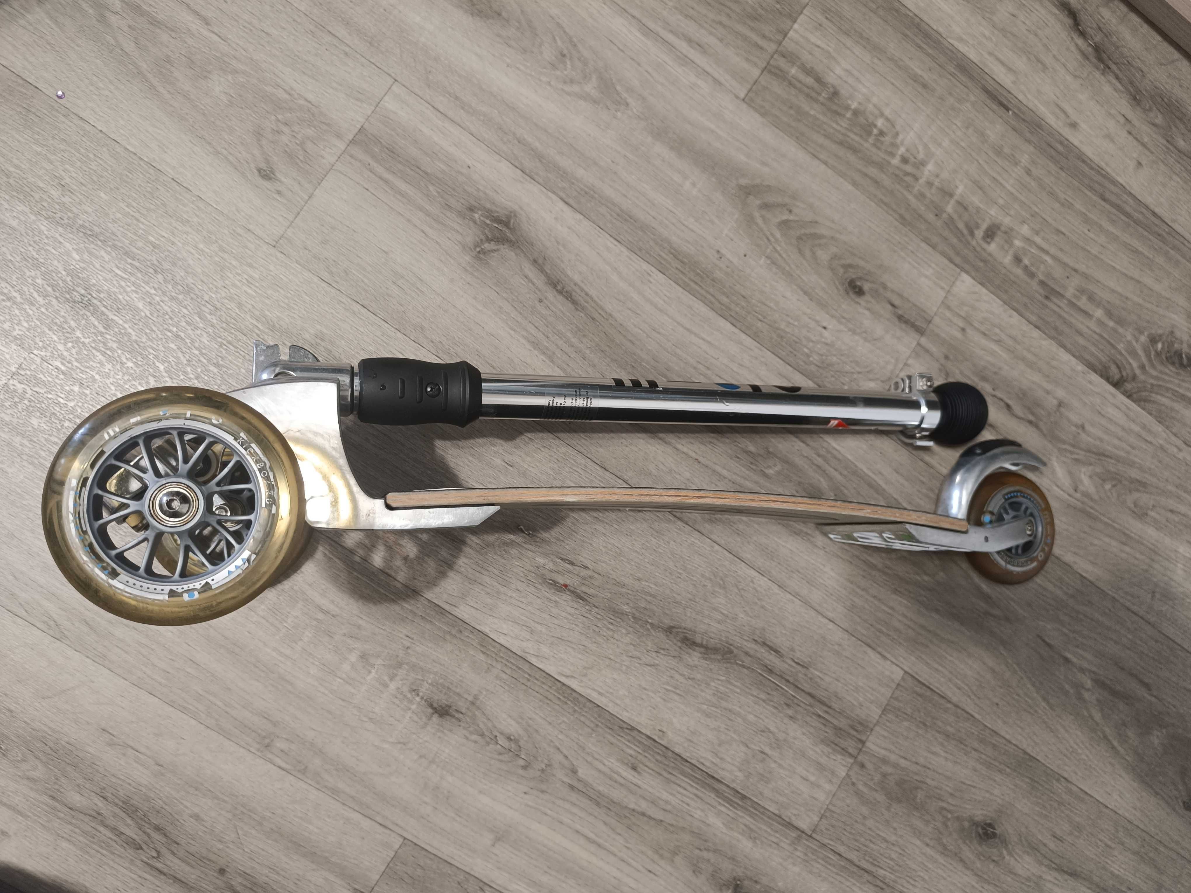 100кг. Швейцарский складной самокат Самокат Micro Kickboard