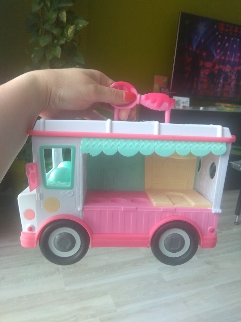 Fajne autko num noms