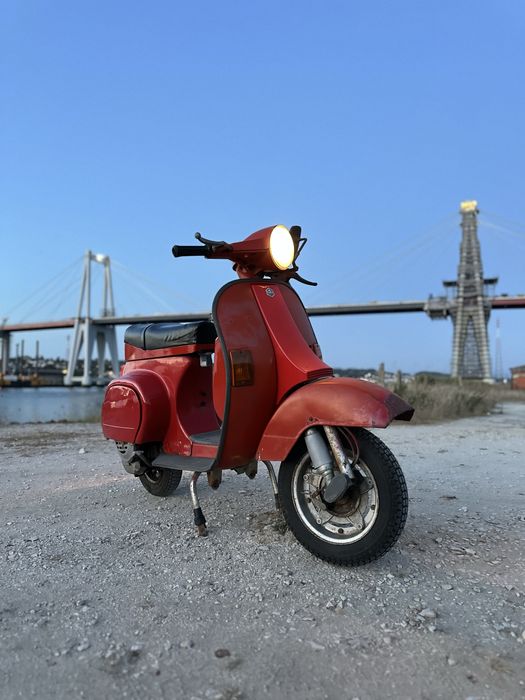 Vespa PK50 XLS vermelha