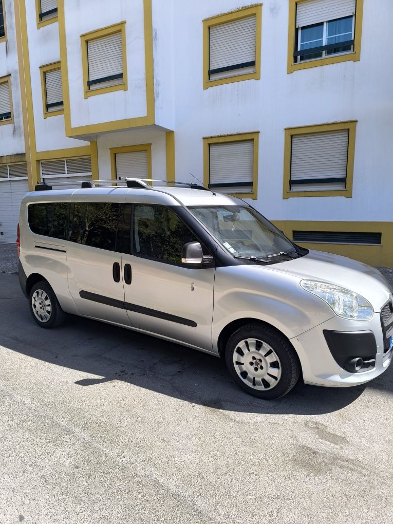 Fiat Doblo com 5 lugares e caixa de carga,selo barato . Financiamento.