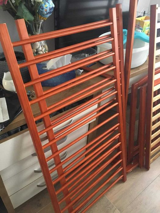 Łóżeczko dziecięce w kolorze drewnianym z funkcją kołyski. Rybnik.