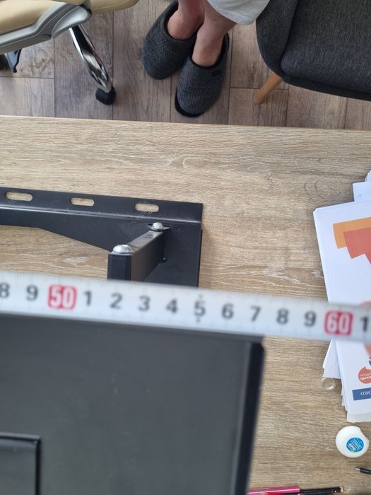 Потужний тримач для великого телевізора з можливістю регулювання