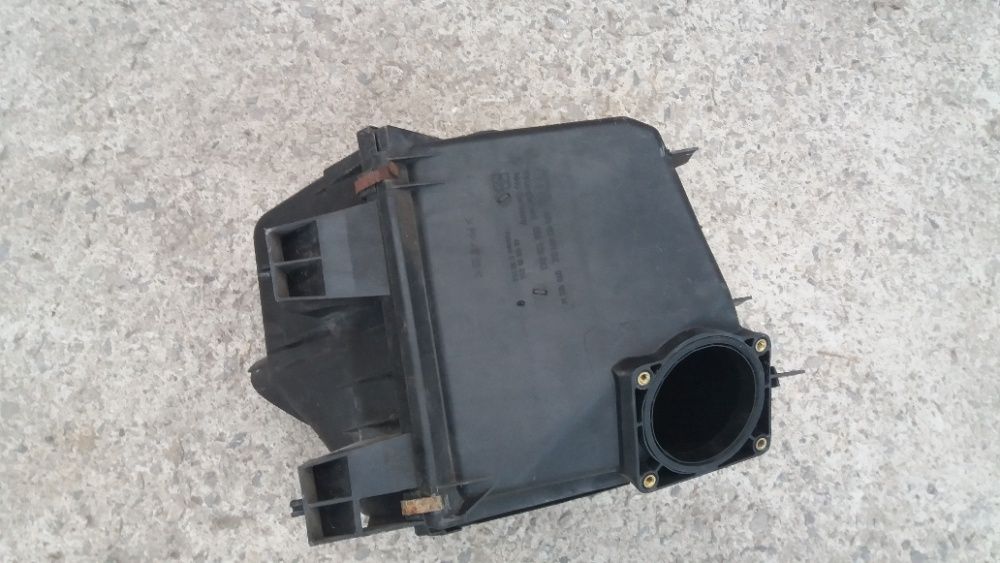 Audi a4b5 2.4B,obudowa filtra powietrza