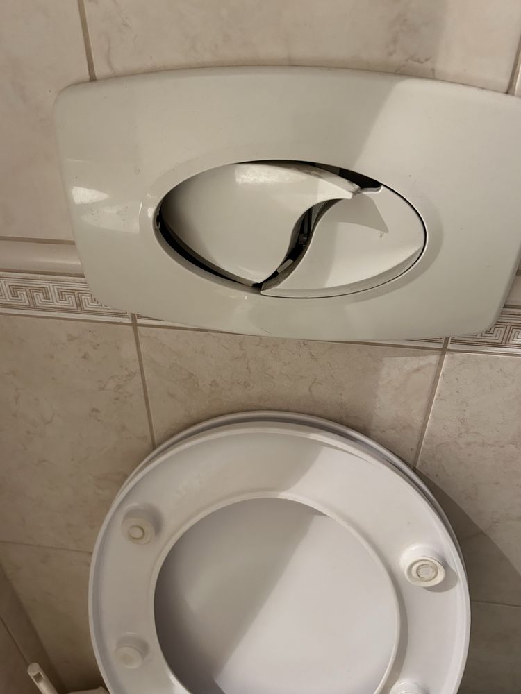 Przycisk spłukujący do toalety