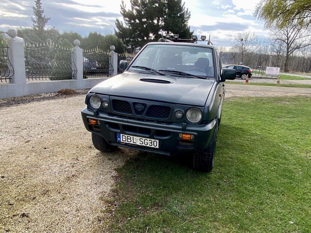 Nissan Terrano II 2.4i LPG 1999r krotki klima 4x4 hak zdrowa rama