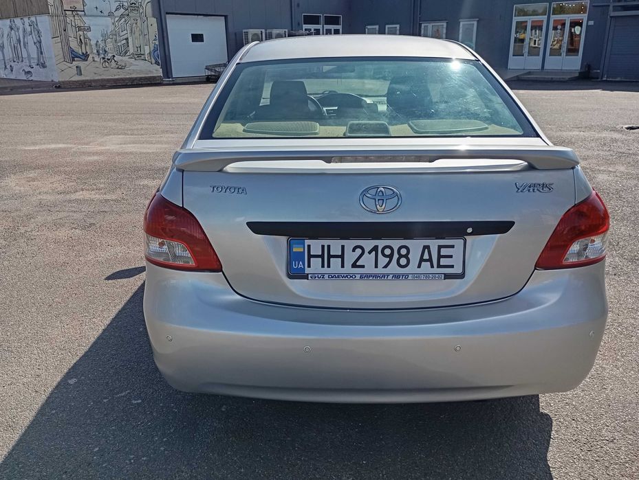 Тойота Ярис 2007 г. 1.3