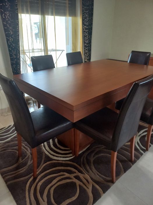 Mesa Jantar em Madeira + 6 Cadeiras Pele